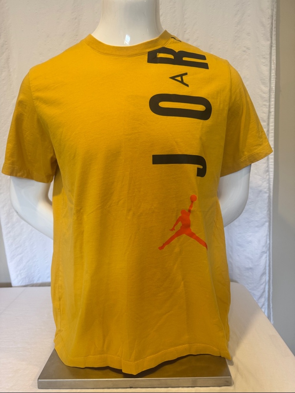 Jordan Graphic T Shirt Men’s XL Yellow Jumpman Logo Streetwear Tee